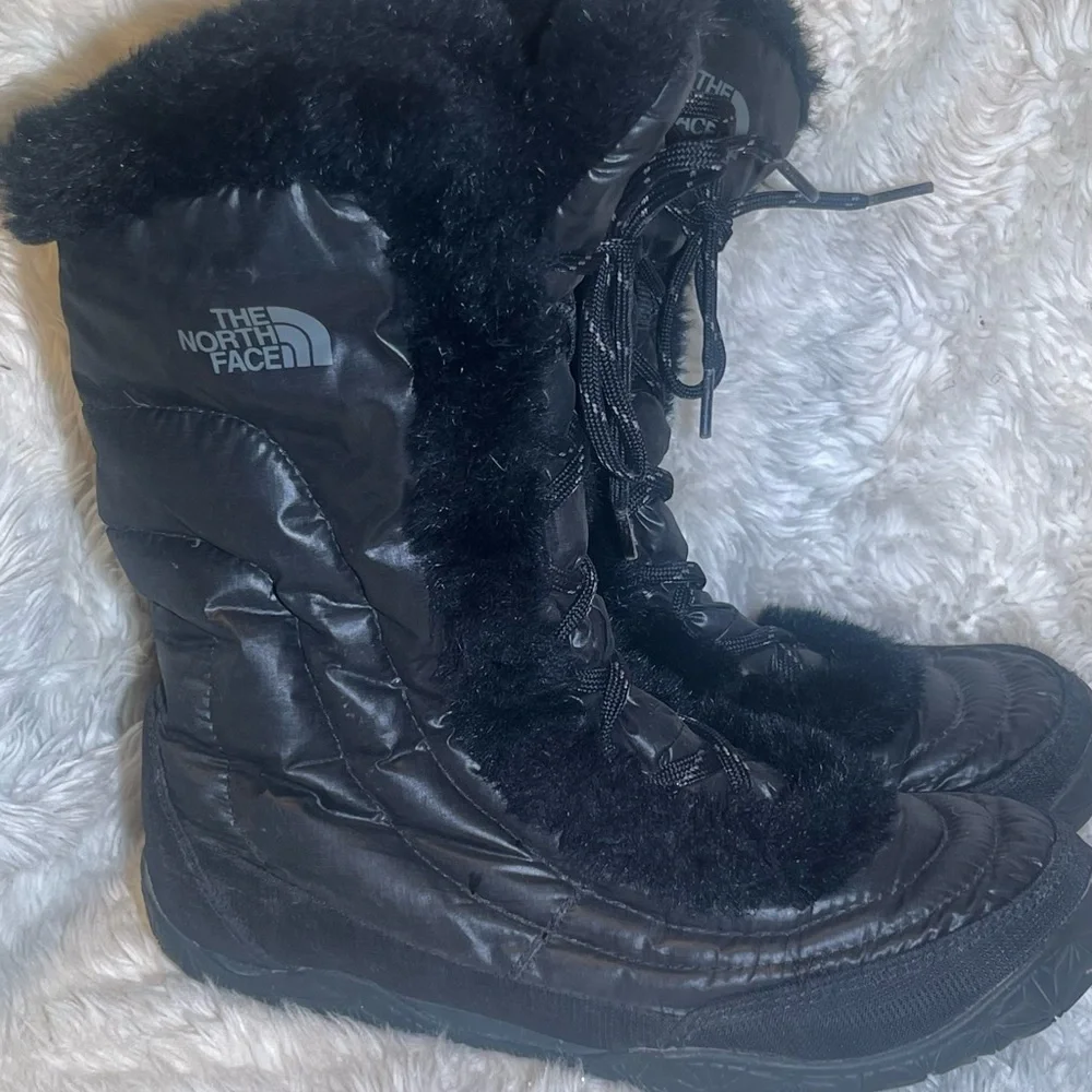The North Face Women's Black Insulated Fur-Trim Winter Boots size 8